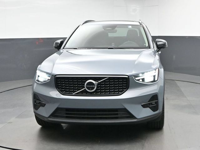 Used 2023 Volvo XC40 B5 Ultimate w/ Protection Package Premier AWD/4WD image 3