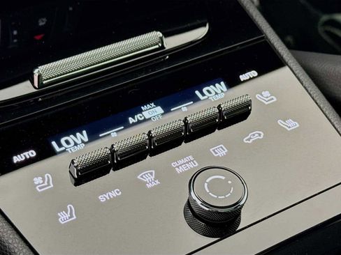 Used 2024 Porsche Cayenne S image 16