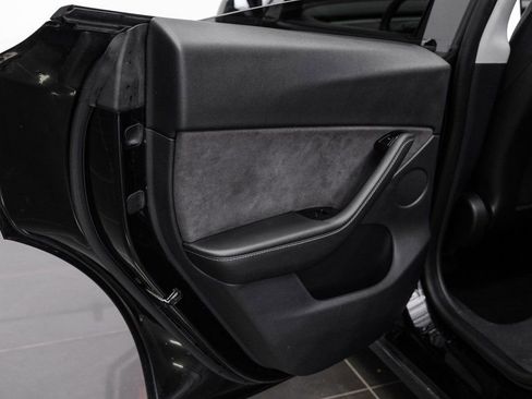 Used 2020 Tesla Model Y Long Range image 14