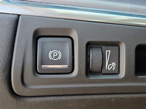 Used 2017 Cadillac XT5 Luxury image 22