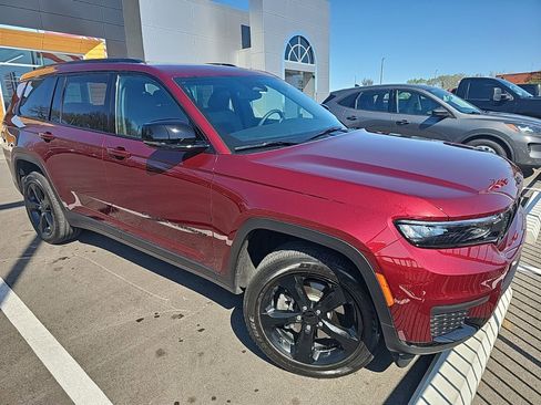 Used 2024 Jeep Grand Cherokee L Altitude image 4