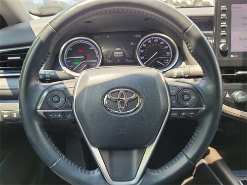 Used 2021 Toyota Camry XLE image 14
