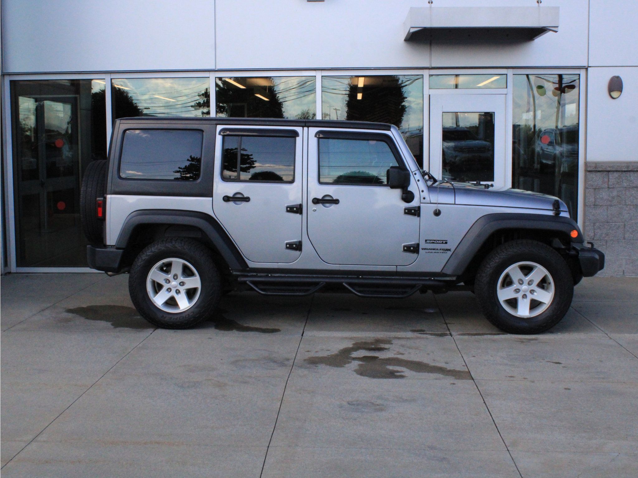 Used 2018 Jeep Wrangler Unlimited Sport S AWD/4WD image 4