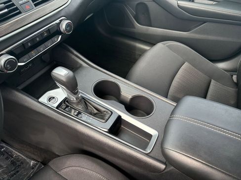 Used 2025 Nissan Altima 2.5 SV image 41