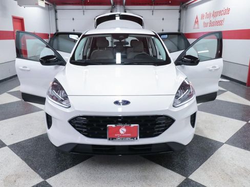 Used 2022 Ford Escape SE w/ SE Sport Appearance Package image 22