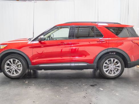 Used 2023 Ford Explorer XLT w/ Equipment Group 202A AWD/4WD image 5