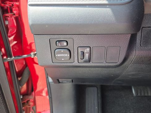Used 2016 Toyota RAV4 LE FWD image 25
