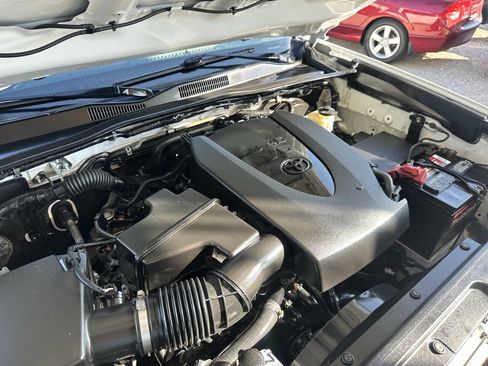 Used 2018 Toyota Tacoma TRD Sport image 23