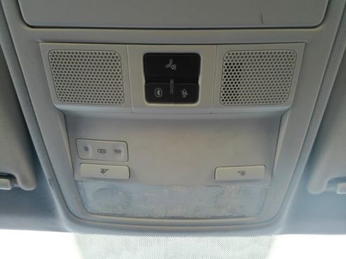 Used 2011 Volkswagen Tiguan SE image 45