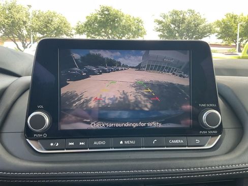 Used 2025 Nissan Rogue SV FWD image 27