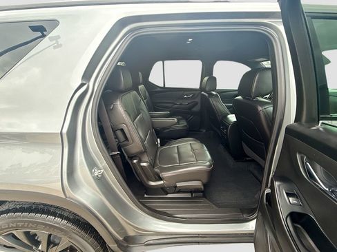 Used 2023 Chevrolet Traverse RS FWD image 28
