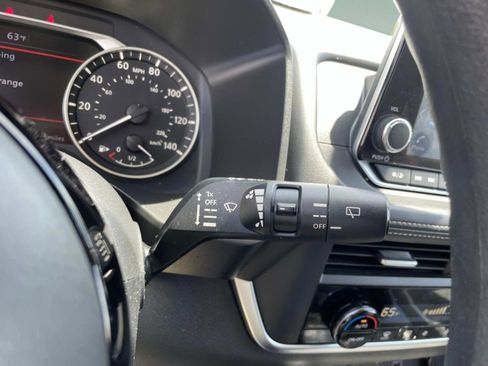 Used 2023 Nissan Rogue SV FWD image 28