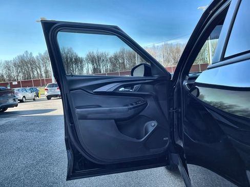 Certified 2022 Chevrolet TrailBlazer RS w/ Sun and Liftgate Package AWD/4WD image 23
