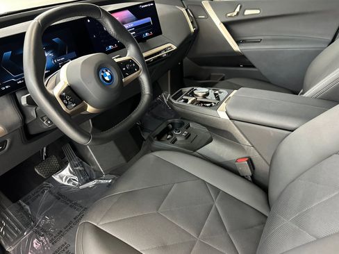 Used 2023 BMW iX xDrive50 w/ Sport Package image 4