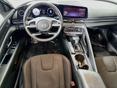 Used 2024 Hyundai Elantra SEL w/ Convenience Package FWD image 17