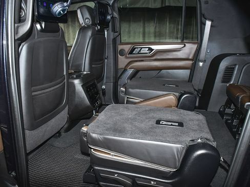 Used 2025 GMC Yukon XL Denali Ultimate AWD/4WD image 59