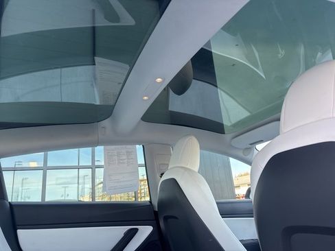 Used 2021 Tesla Model 3 Standard Range Plus image 16