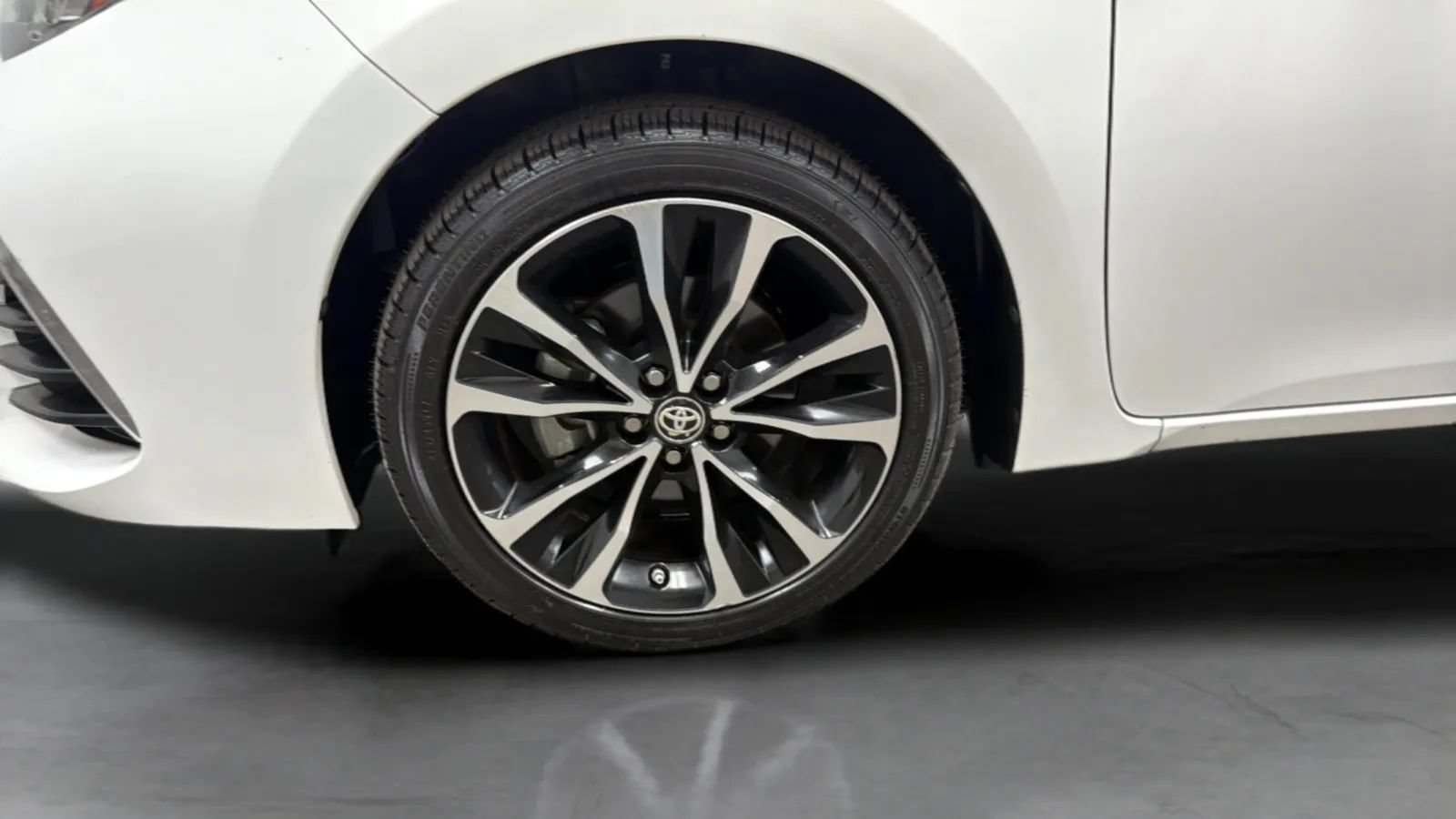 Used 2017 Toyota Corolla SE w/ SE Premium Package FWD image 29