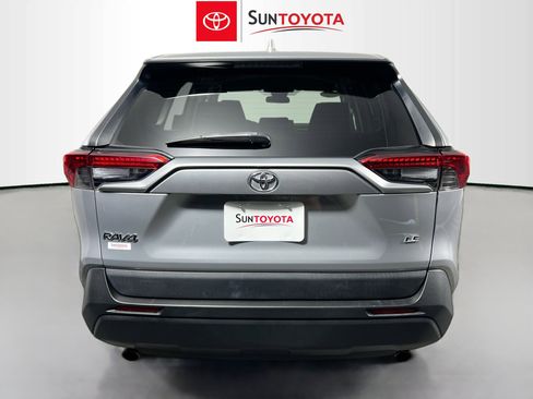Used 2022 Toyota RAV4 LE image 5