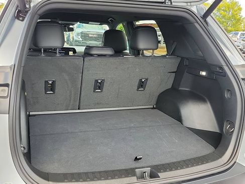 Used 2026 Chevrolet Equinox LT w/ Convenience Package II FWD image 8