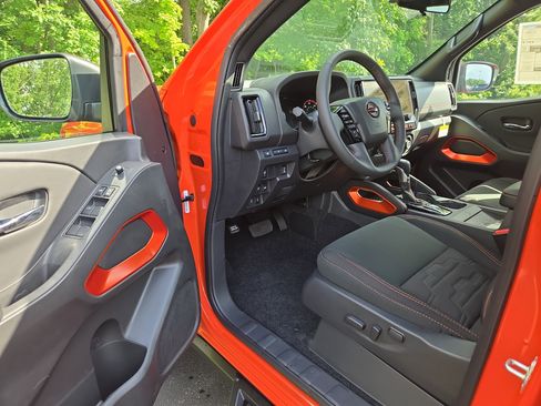 New 2025 Nissan Frontier PRO-4X w/ Pro Convenience Package image 10
