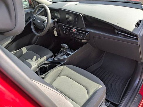 Used 2024 Kia Niro LX image 39