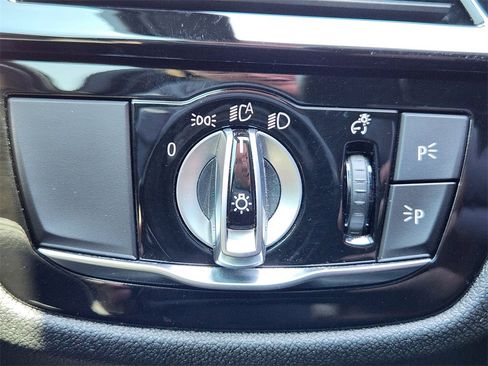 Used 2022 BMW 540i xDrive w/ Premium Package image 25