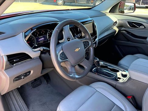 Used 2020 Chevrolet Traverse LT w/ LT Premium Package image 16