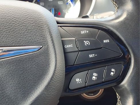 Used 2020 Chrysler Pacifica Touring-L Plus w/ Advanced Safetytec Group image 28