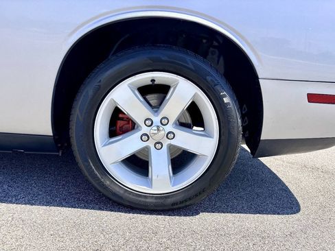 Used 2014 Dodge Challenger SXT RWD image 27