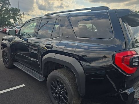Used 2025 Toyota 4Runner SR5 AWD/4WD image 4