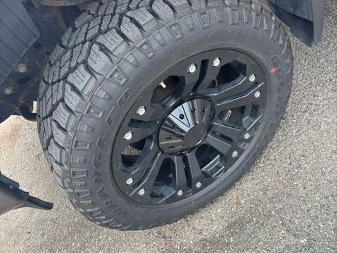 Used 2016 Nissan Titan Platinum Reserve image 40