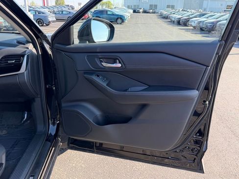 Used 2025 Nissan Rogue SL w/ Tech Package FWD image 27