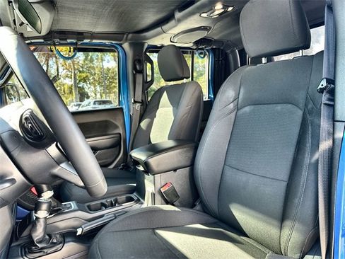 Used 2023 Jeep Gladiator Willys image 13