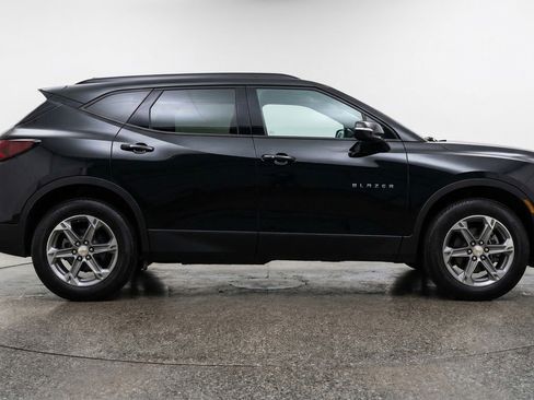 Used 2025 Chevrolet Blazer LT image 11