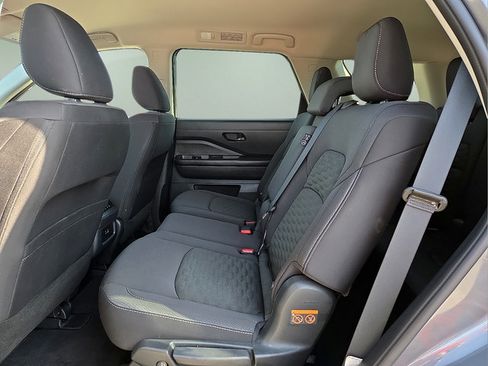 Used 2025 Nissan Pathfinder SV AWD/4WD image 14