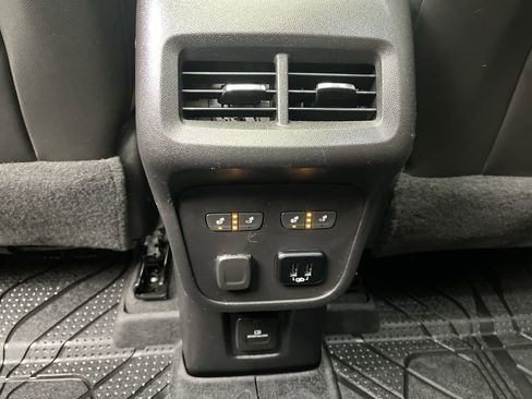 Used 2018 Chevrolet Equinox Premier image 14