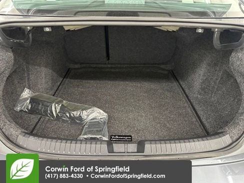 Used 2024 Volkswagen Jetta SE w/ Panoramic Sunroof Package image 12