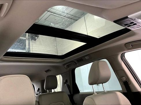 Used 2024 Nissan Pathfinder SV w/ SV Premium Package AWD/4WD image 29