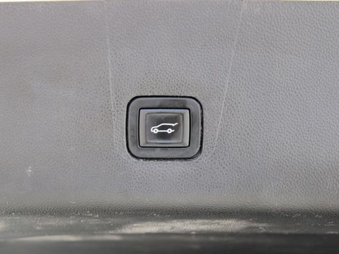 Used 2018 Chevrolet Traverse LT FWD image 9
