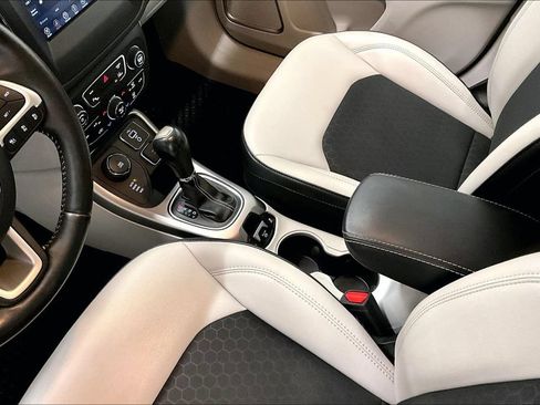 Used 2019 Jeep Compass Latitude w/ Popular Equipment Group AWD/4WD image 18