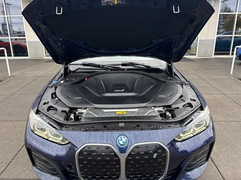 Used 2022 BMW i4 eDrive40 w/ M Sport Package RWD image 3
