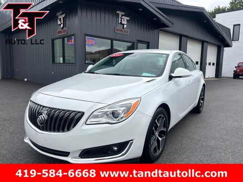 Used 2017 Buick Regal Sport Touring FWD image 1