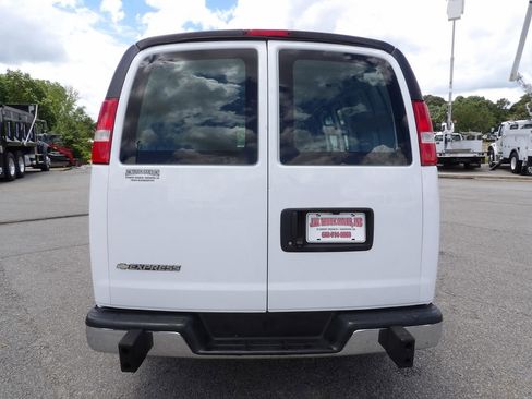 Used 2020 Chevrolet Express 2500 w/ Driver Convenience Package image 6