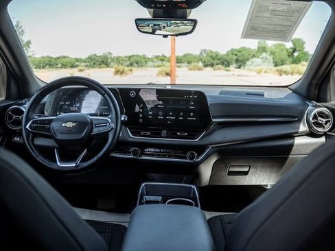 Used 2025 Chevrolet Equinox LT w/ Safety and Technology Package FWD image 13