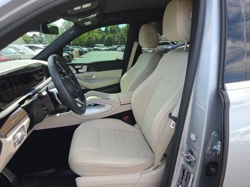 Used 2025 Mercedes-Benz GLS 450 4MATIC image 6
