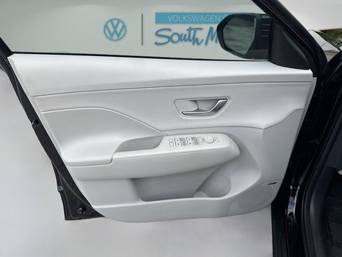 Used 2024 Hyundai Kona Limited image 21