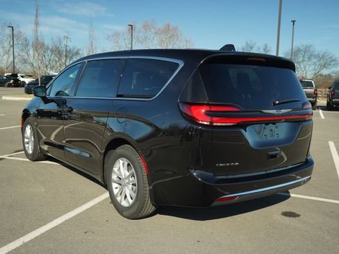 New 2026 Chrysler Pacifica Select FWD image 5