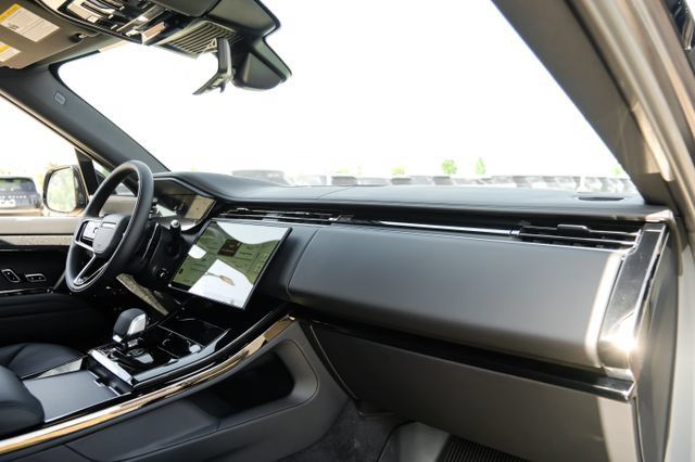 New 2026 Land Rover Range Rover Sport Dynamic SE AWD/4WD image 15