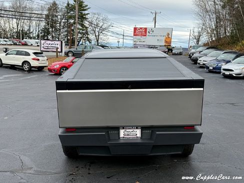 Used 2025 Tesla Cybertruck AWD Crew Cab image 39